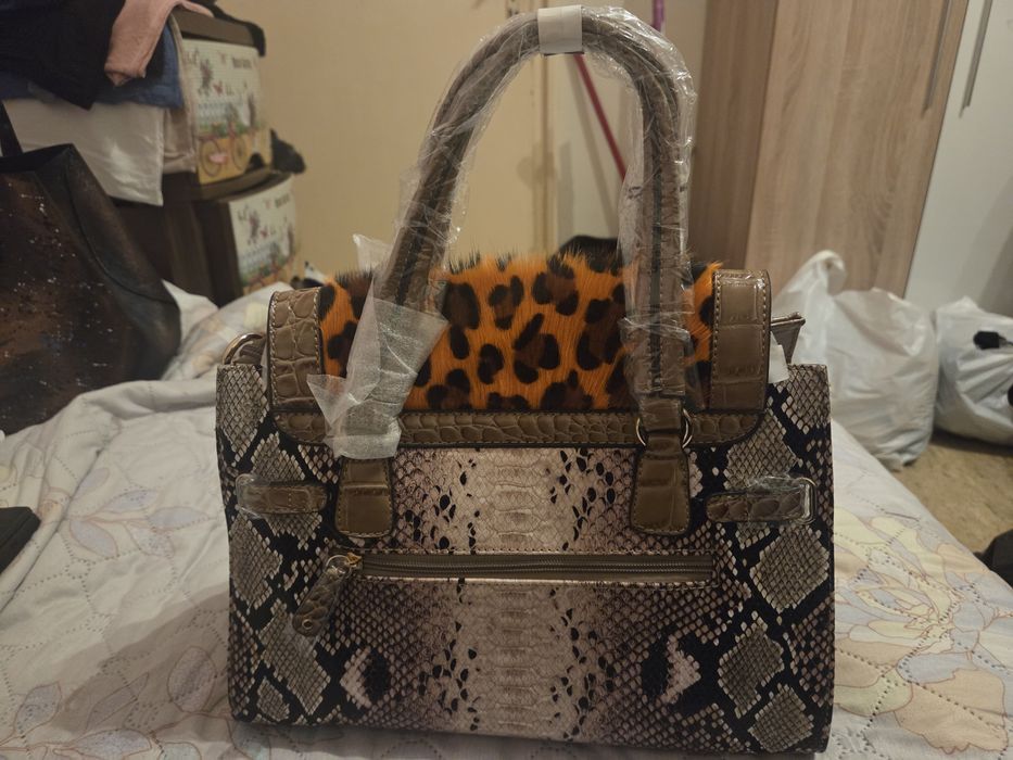 Дамска чанта -David Jones -висококачествена еко кожа. Естествен косъм.