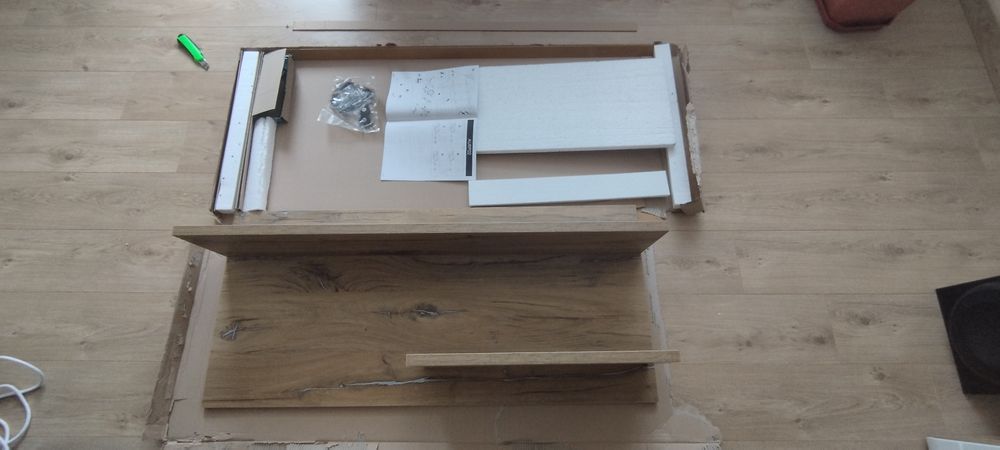 Етажерки / Панел за стена