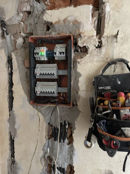 Sisteme de supraveghere și instalatii electrice