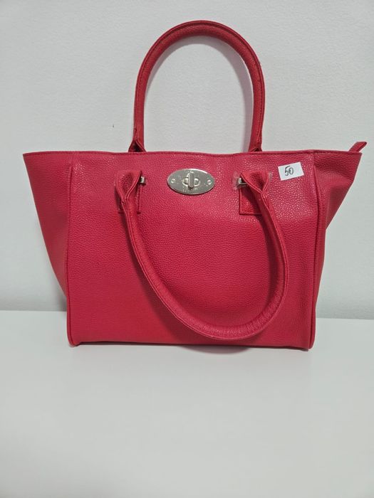 Geanta roșie de dimensiuni mici