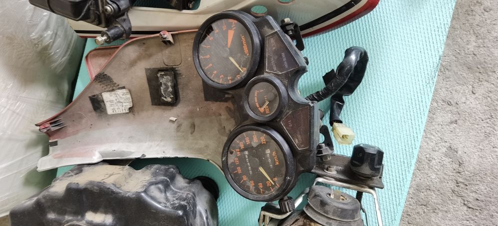 Honda cbx 550 F2 останали части