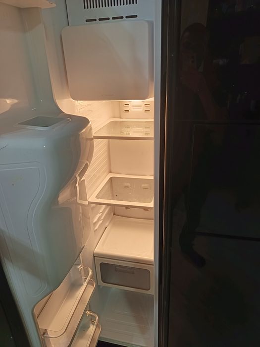 Продам холодильник двух дверный Самсунг полностью рабочий