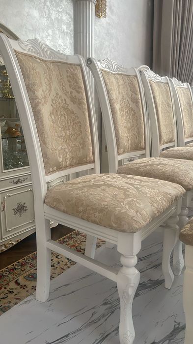 Стулья и стол  для зала