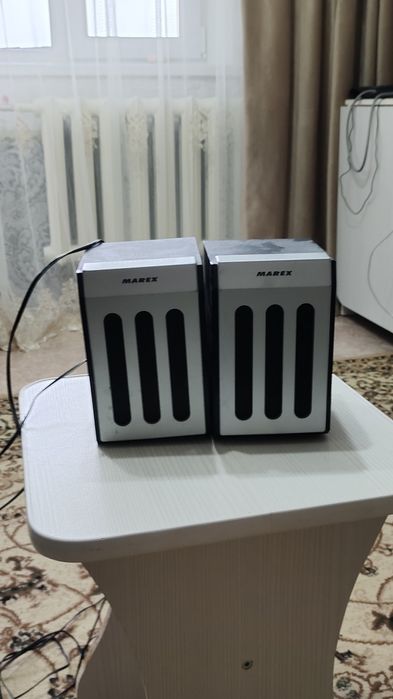 Продаются  две  колонки