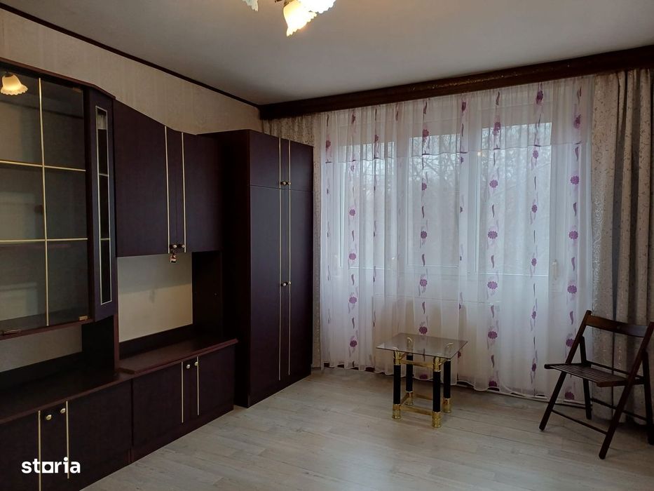 Vand apartament cu 2 camere decomandate