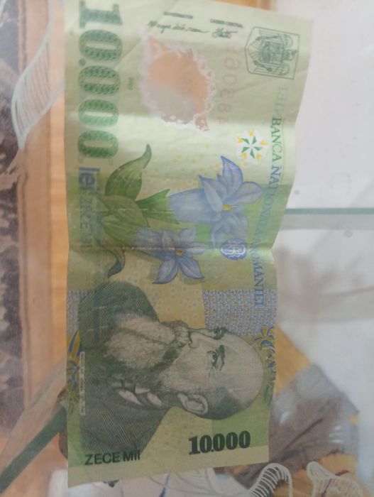 Vând bancnota de 10.000 de lei în stil vechi!