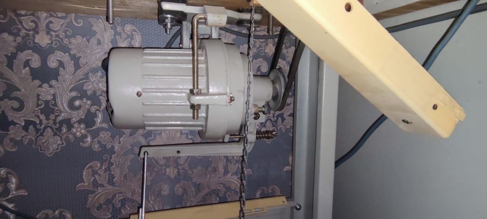 Трехниточный промышленный оверлок