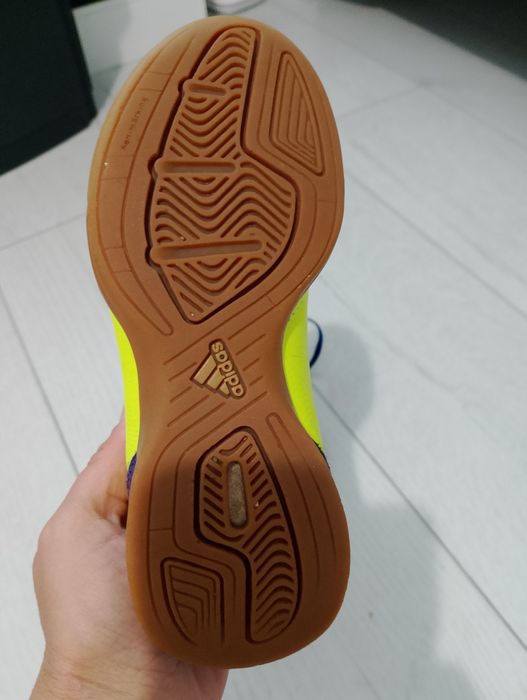 Футболни обувки, 28 номер