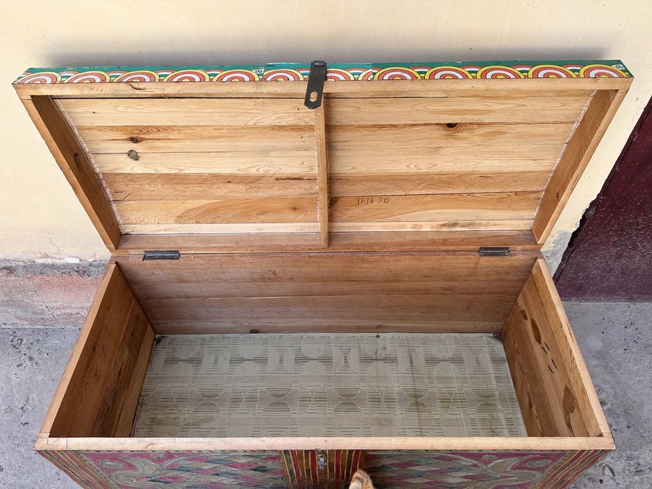 Сундук старинный