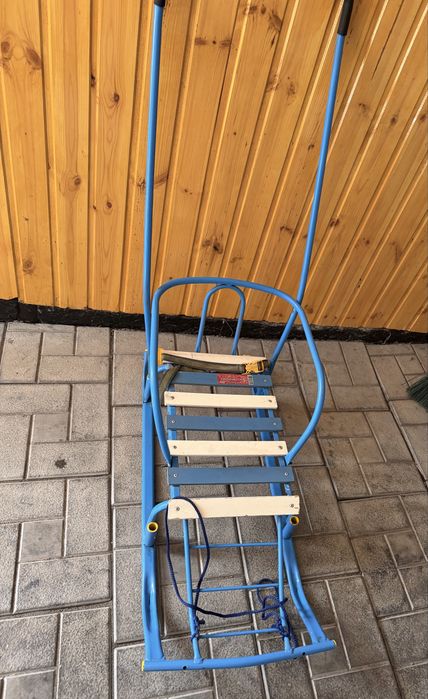 Продам санки с колёсиками. ( универсальные)