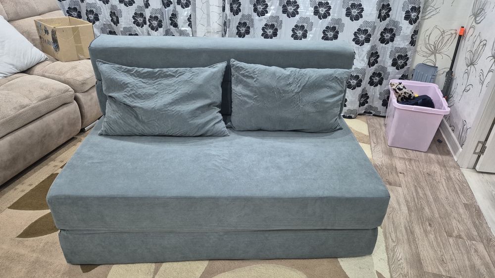 Продам диван бескаркасный.