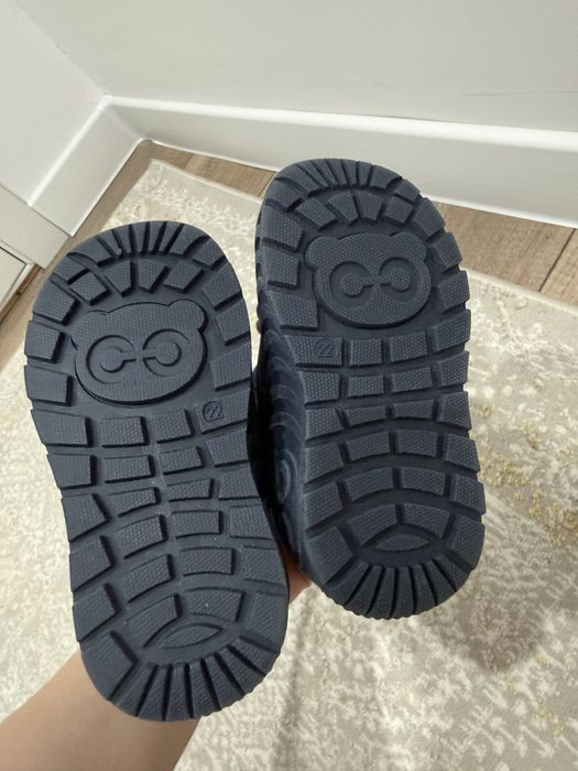 Продам детскую зимнюю обувь