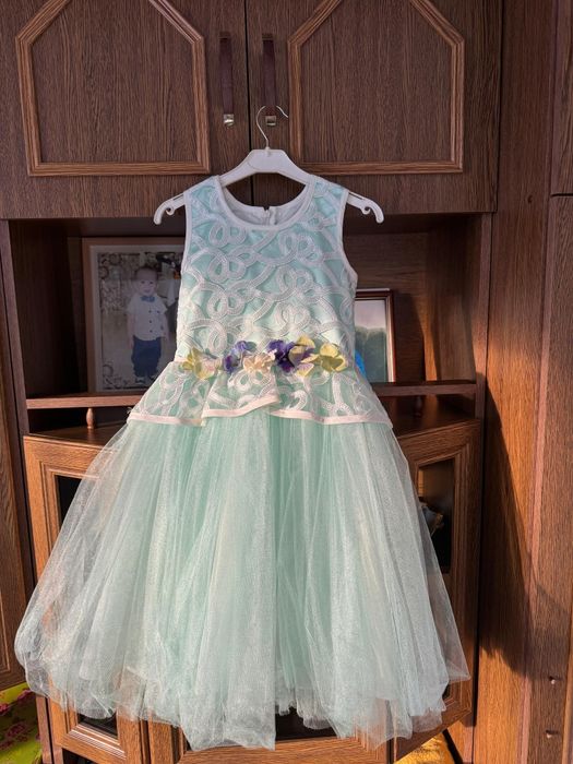 Продам два платья 5