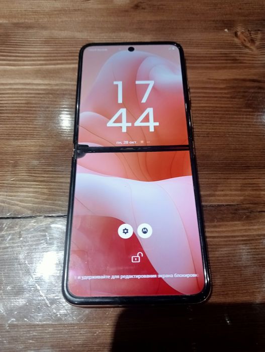 на запчасти Motorola razr+ 2023