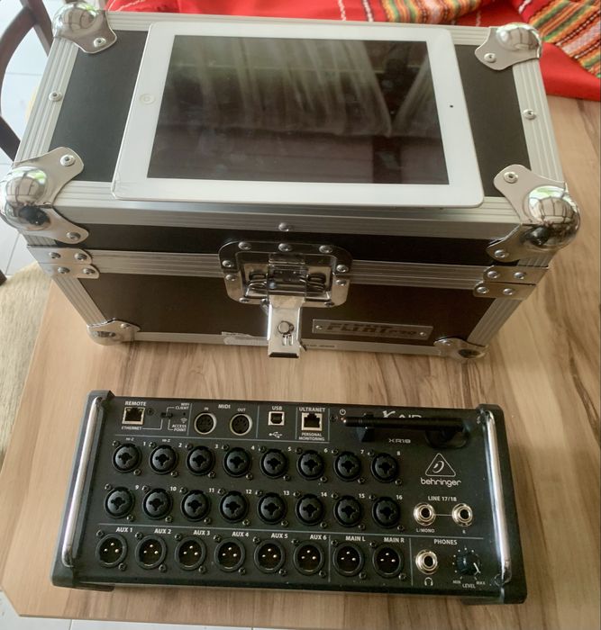 Behringer XAIR18 + Flyht case Подарък таблет ipad
