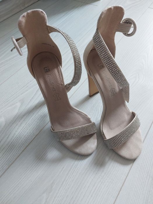 Дамски обувки на ток, сандали на ток