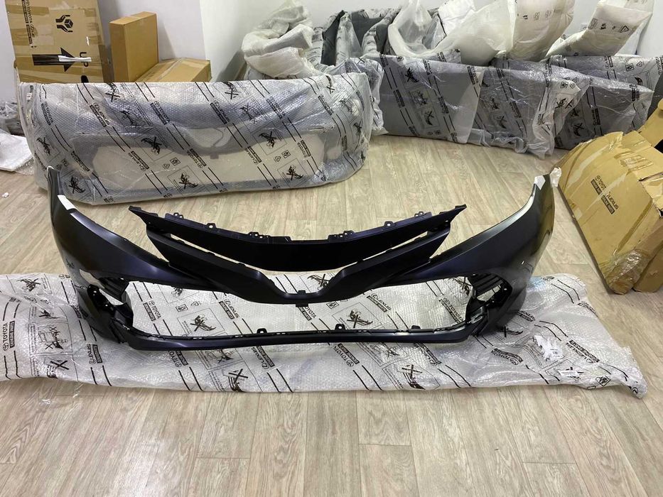 Оригинал передний бампер Тойота Камри 70 Toyota Camry70