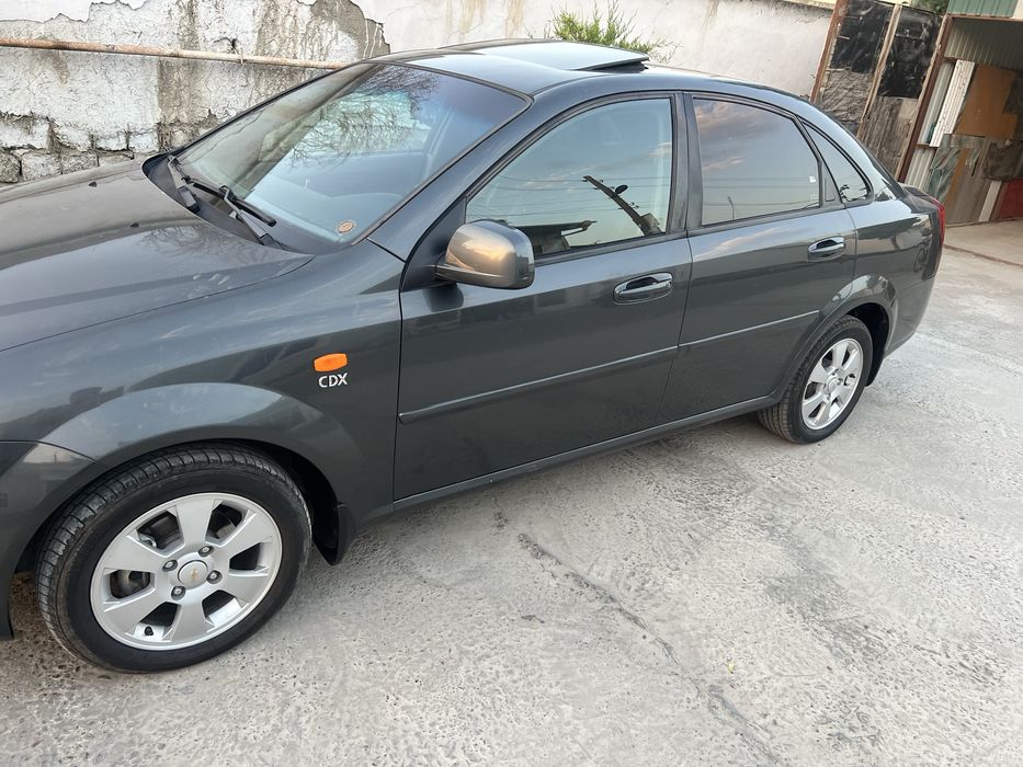 Avtomobil chevrolet lacetti