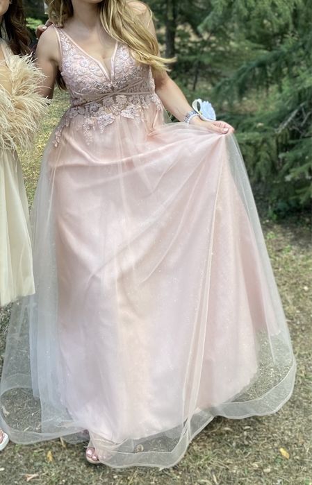 Бална Рокля М/Л, носена е един единствен път