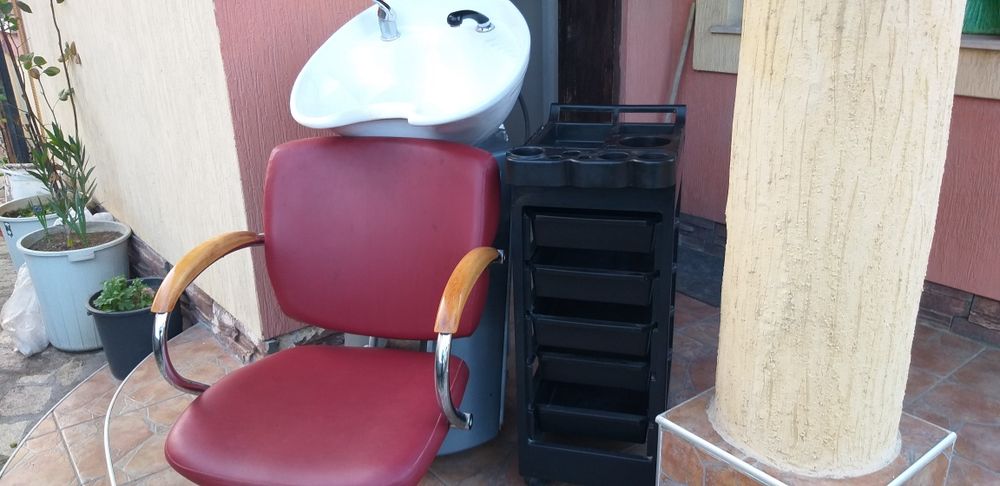 Фризьорски стол оборудван