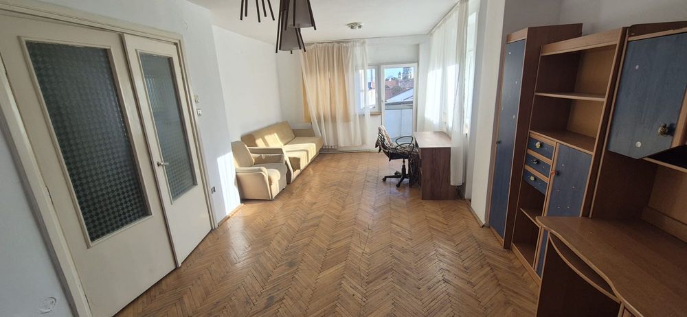 Vand apartament 3 camere ,centrul nou