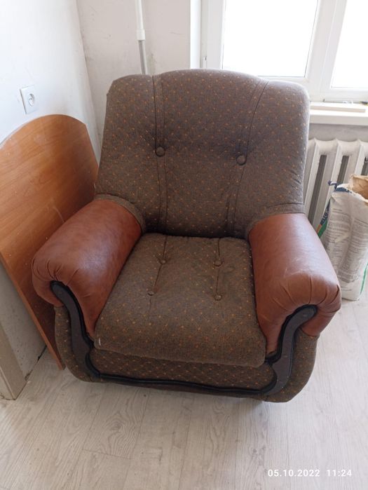 Мягкий уголок(диван и 2 кресла)