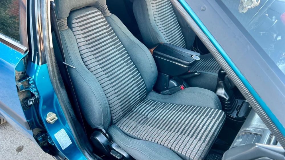 Продам живую Mazda 323
