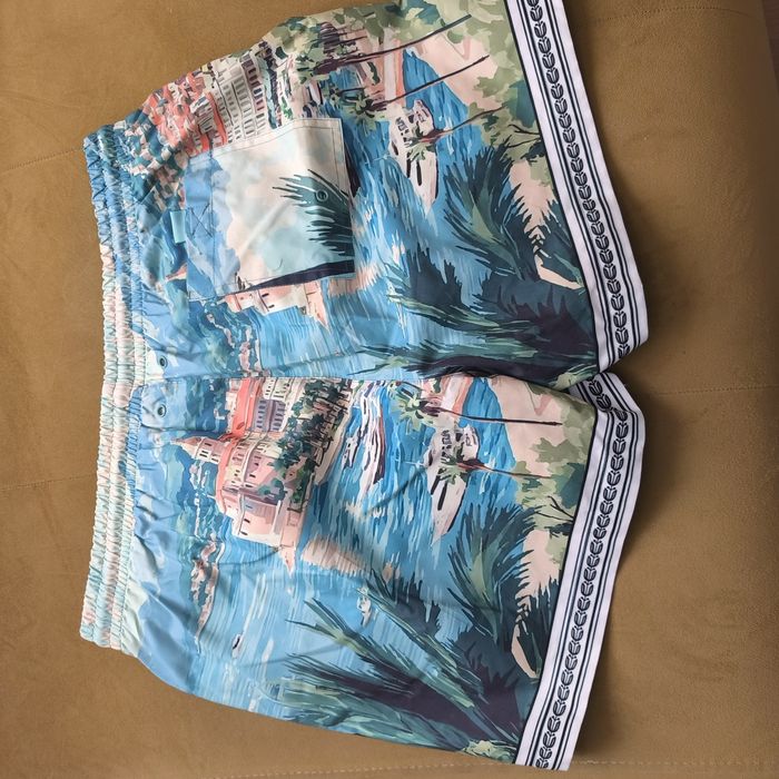 Бански River island