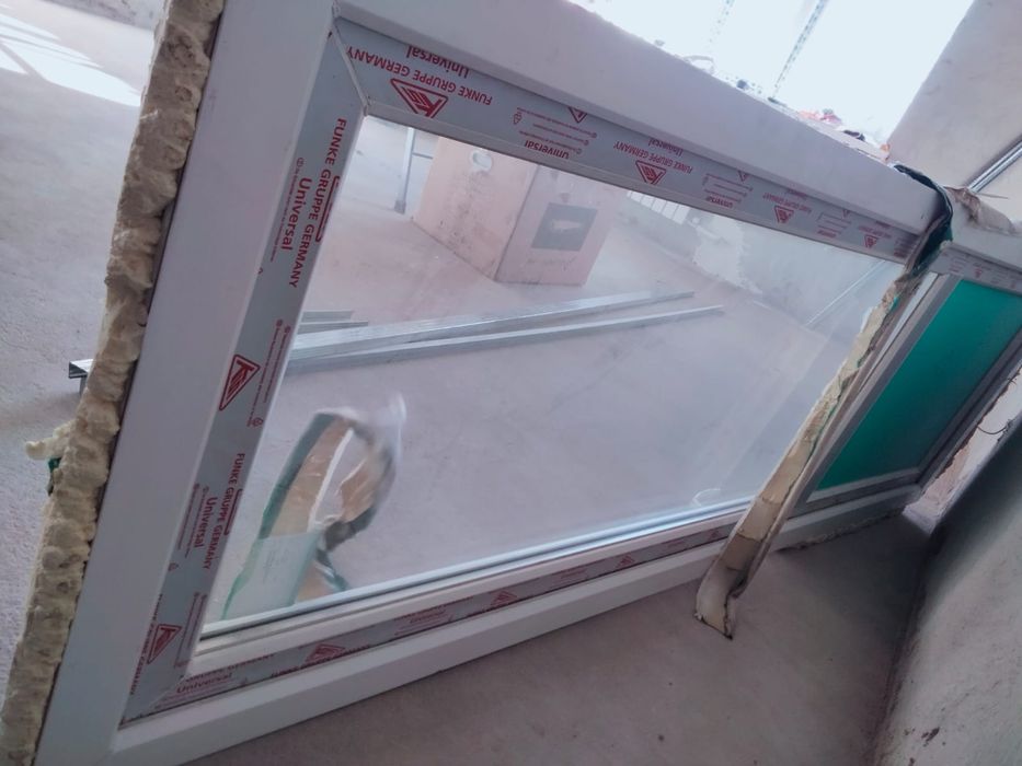 Пластиковая дверь