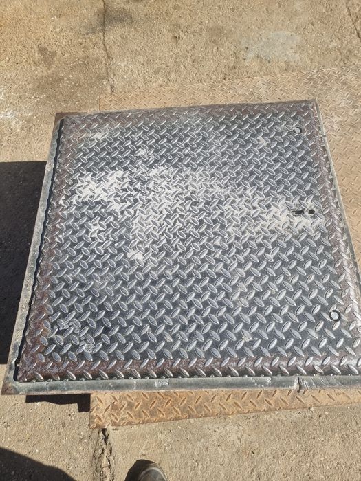 Capac cu amortizoare pentru beci sau pivniță