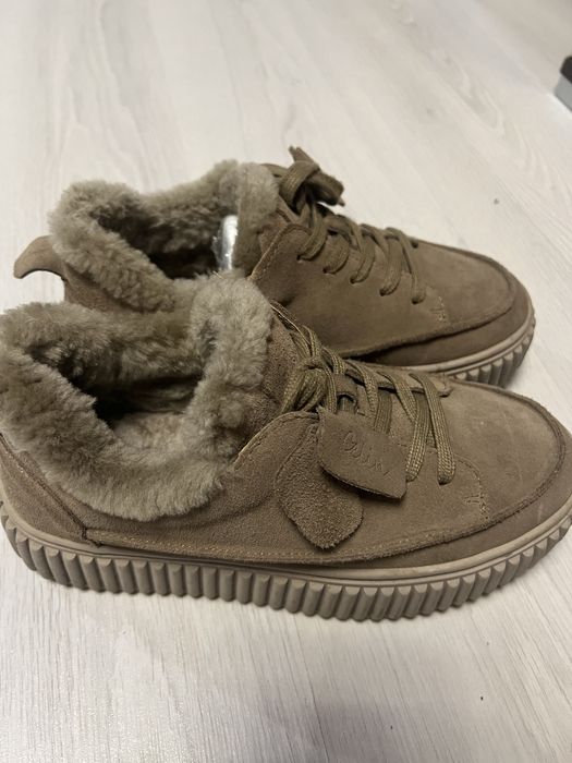 Продаю зимние кроссовки