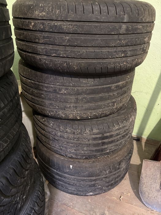 Гуми.    235/45R17