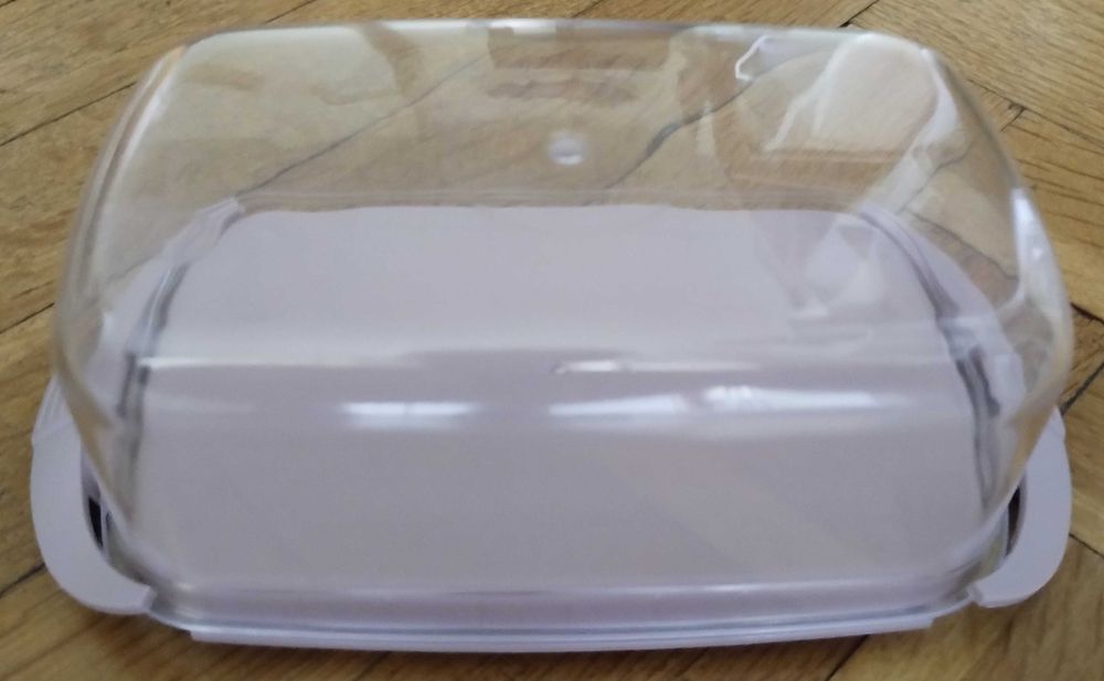 Порцеланови чинии ,Чаши-порцелан,Метална поставка-прибори,кантар,Brita