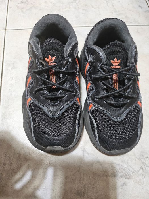 боти маратонки сандали пантофки