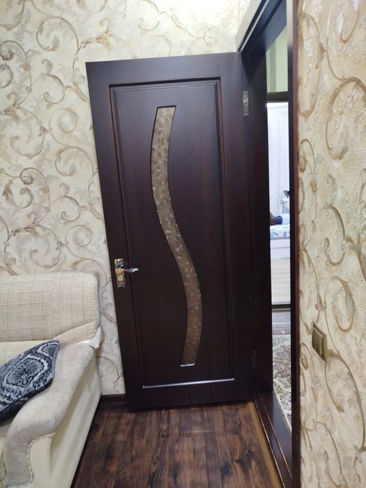 Тахта эшиклар сотилади.