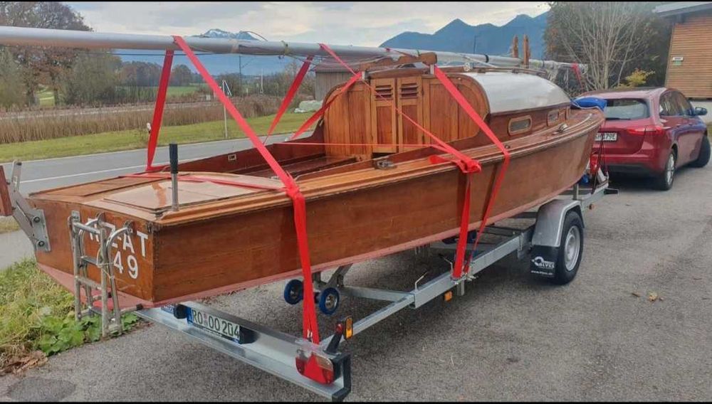Vând barca 7m cu catarg, motor electric și pompa scoatere apa,solar