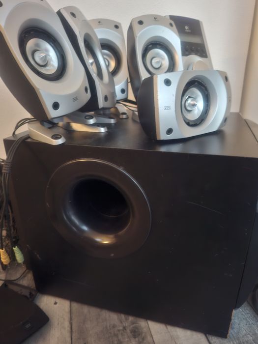 Sistem Logitech z5500 5.1 subwoofer  si 5 sateliti