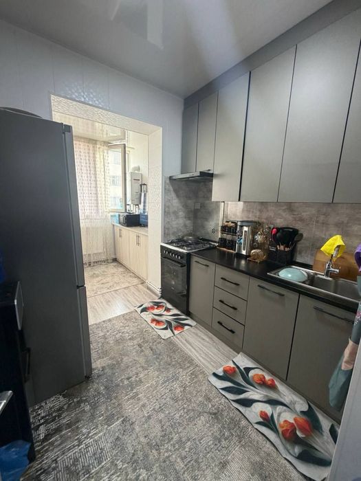 Продается 3 комн. квартира в Ангрене. 3 таж центр