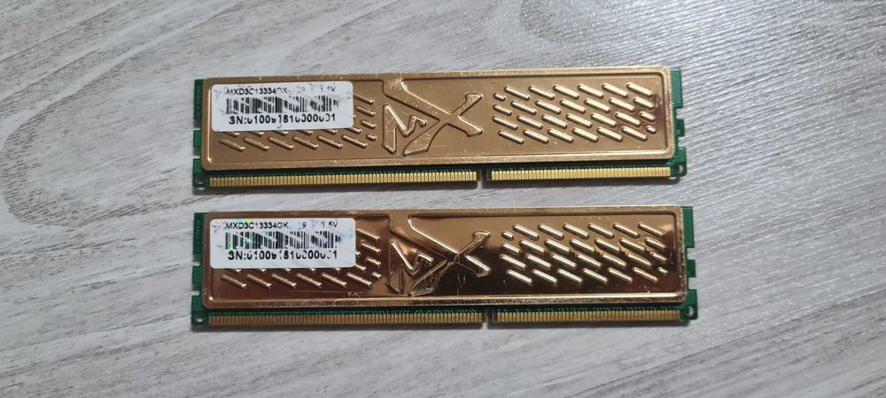 Kit RAM DDR3 2x4GB, placute cu radiator