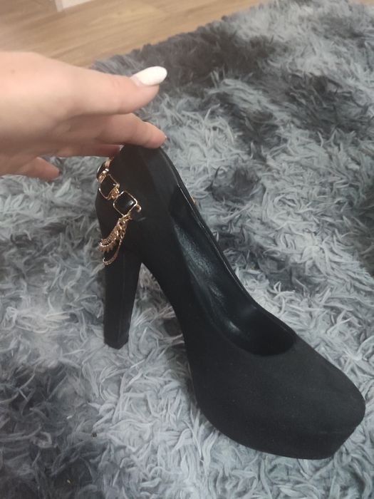 Продам туфли новые, очень красивые