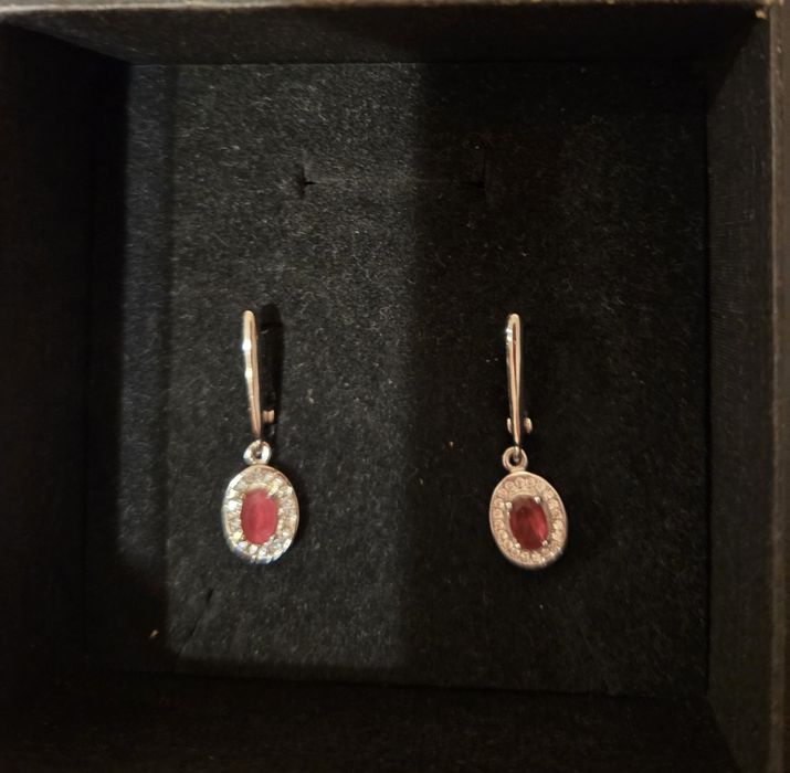 Продается серебряные серьги 925 пробы с рубином