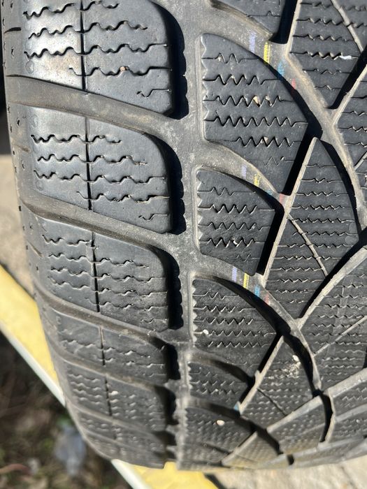 2 бр. зимни гуми 245/45/19 Dunlop 6+ mm DOT 3419