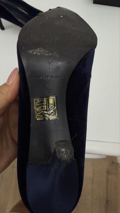 Прощам туфли charles and Keith