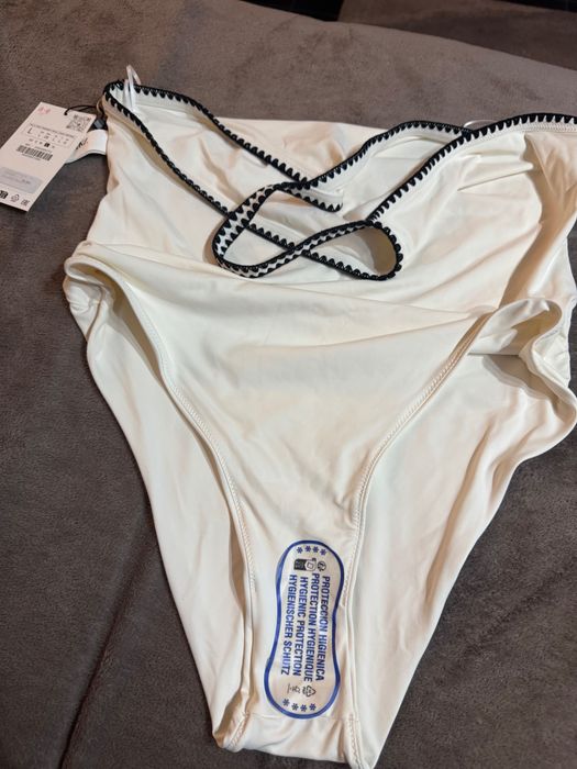 Цял бански с една презрамка