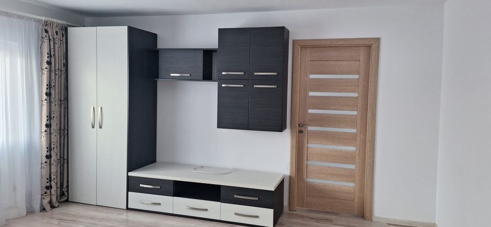 Închiriez apartament cu 2 camere