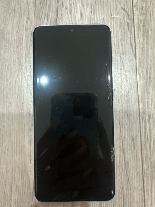Продам S20 samsung нерабочий с коробкой