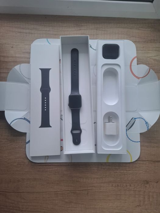 Продам Apple watch 4