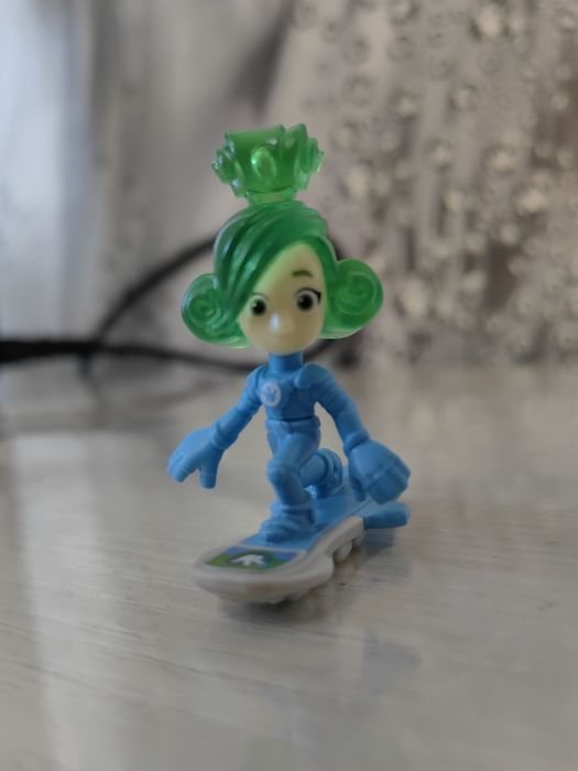 Обмен фигурка kinder. Фиксики. Верта