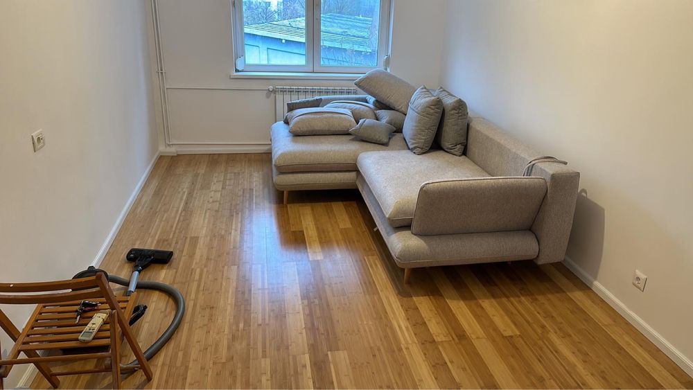 Canapea extensibila cu coltar dreapta.