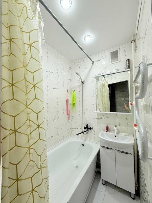 3-комнатная на 6 мкрн ][